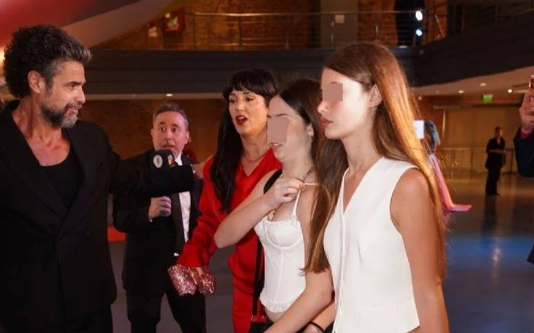 Se supo: el polémico motivo por el que Griselda Siciliani y Luciano Castro demoraron su llegada a los Martin Fierro 