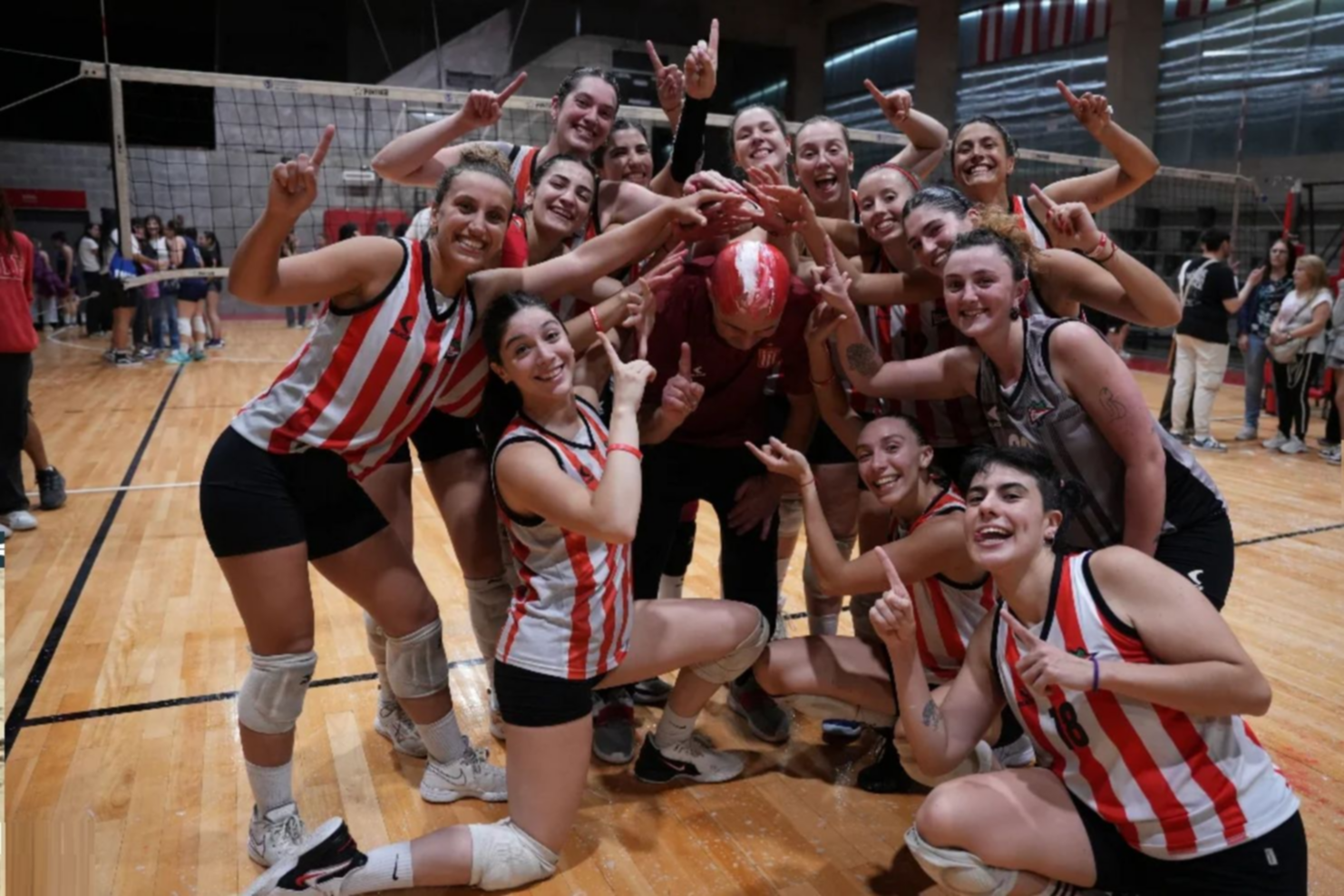 ¡Estudiantes salió campeón de la Primera División de vóley de ARVA!