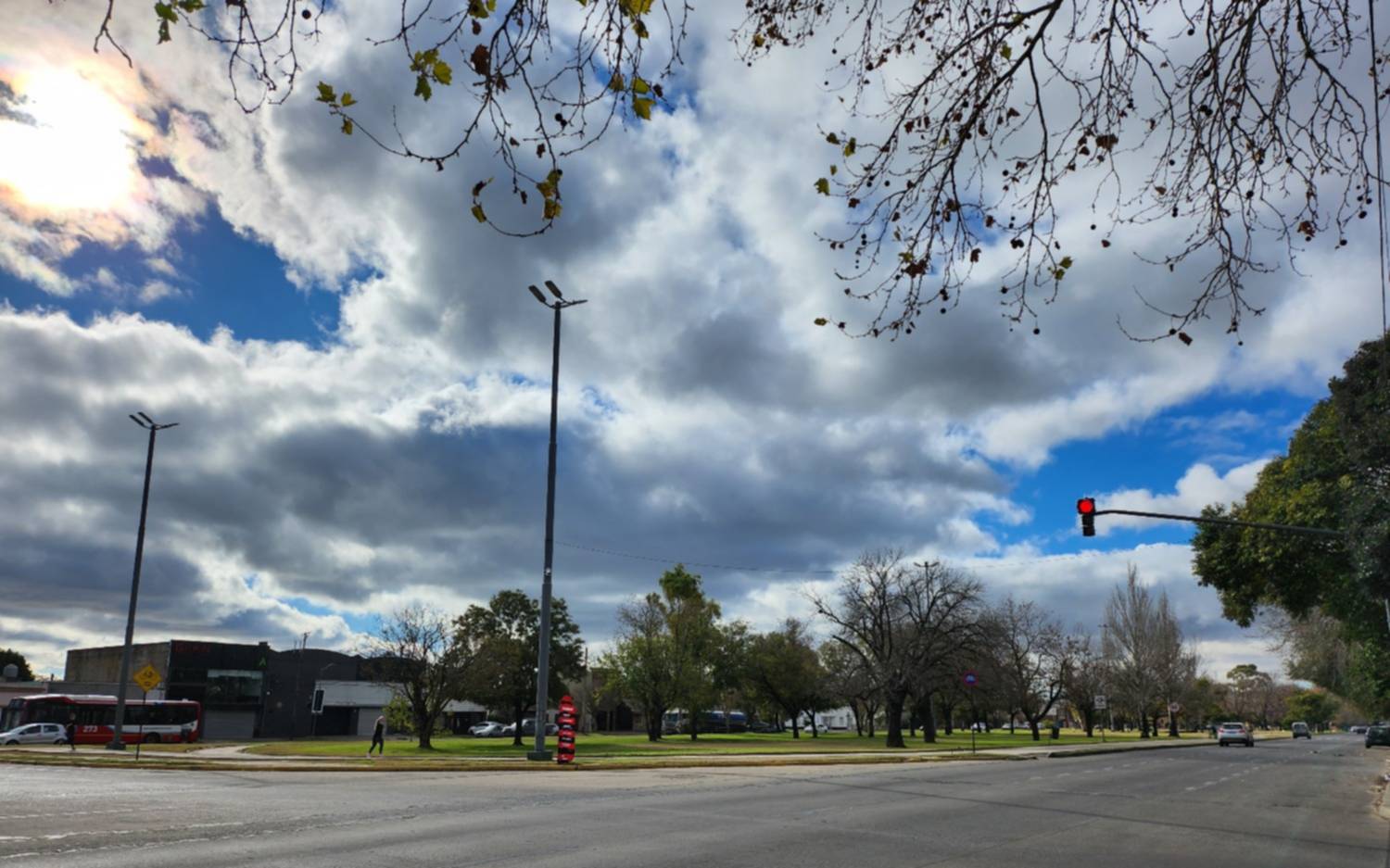 Alerta “Amarillo” en La Plata por tormentas: a qué hora llegarían las lluvias