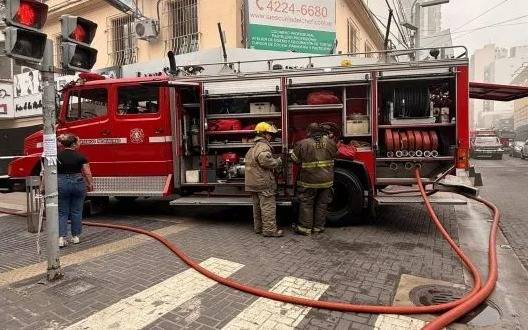 Incendio en un local comercial de la peatonal Rivadavia en el centro de Quilmes