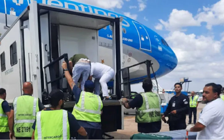 Se cayó un elevador hidráulico en Ezeiza y hay cinco heridos