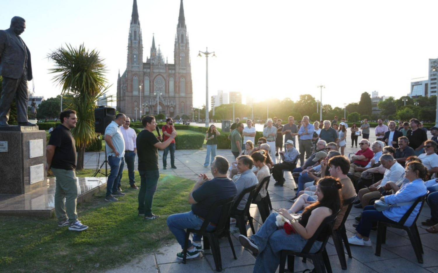 La UCR La Plata realizó un acto por el Día de la Democracia