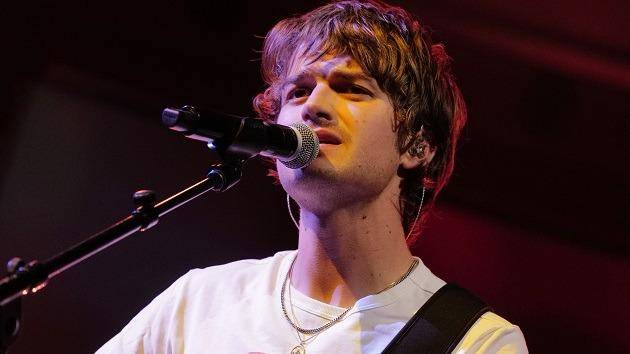 Estrella de “Stranger Things” hace música y llega al país