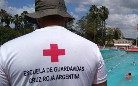 La Cruz Roja ya inscribe en La Plata para el curso de Guardavidas: requisitos, duración y lo que hay que saber