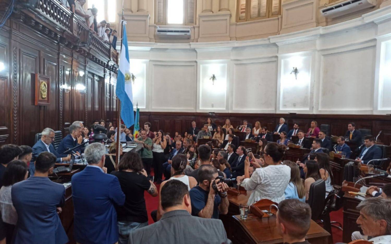 11/12/2025 | UN DÍA MÁS.- Nuevos concejales, fútbol y cine