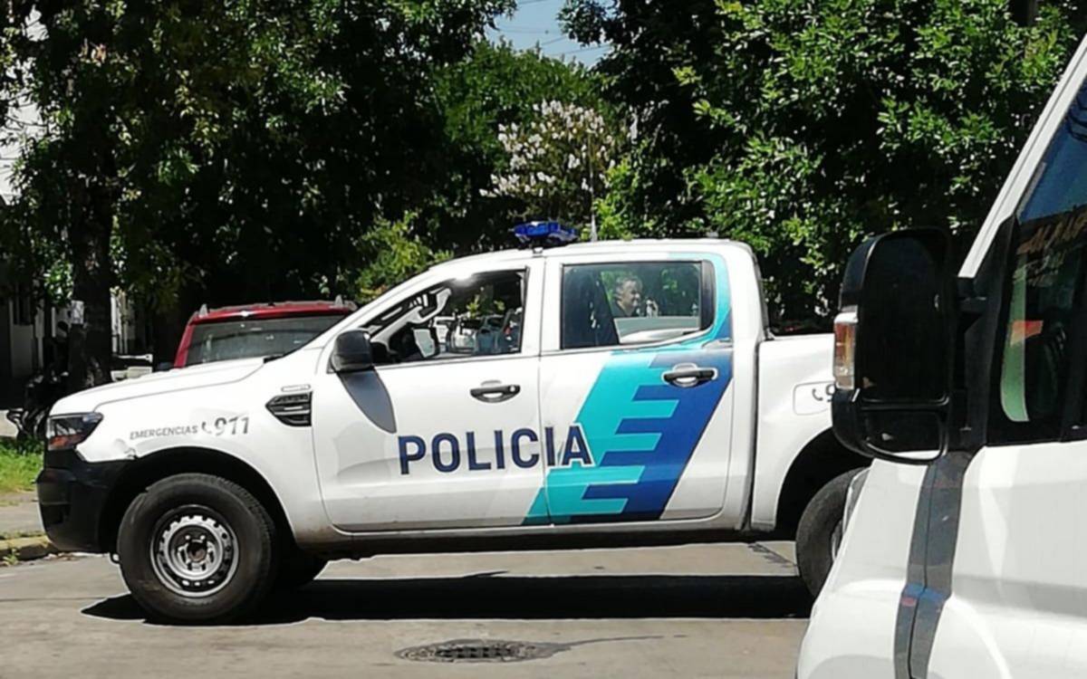 Ráfaga de disparos, un tiro en el pecho y un auto a fondo: la trama del ataque al vigilador de una fábrica en La Plata