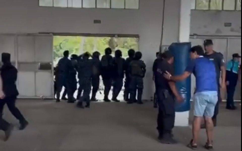 Incidentes tras el clásico platense: derecho de admisión a 23 hinchas tras los balazos de goma y las piedras