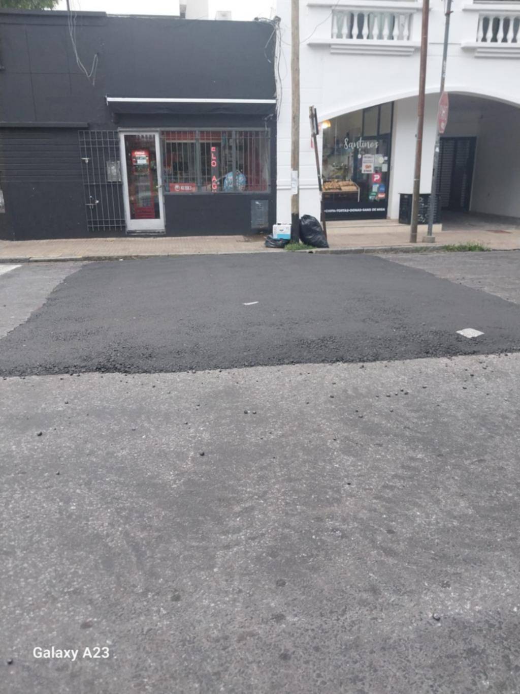 Cuestionan “la reparación” de un bache en la zona de 20 y 50