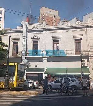Fuego, evacuación y tensión en un local de comidas en pleno centro de La Plata