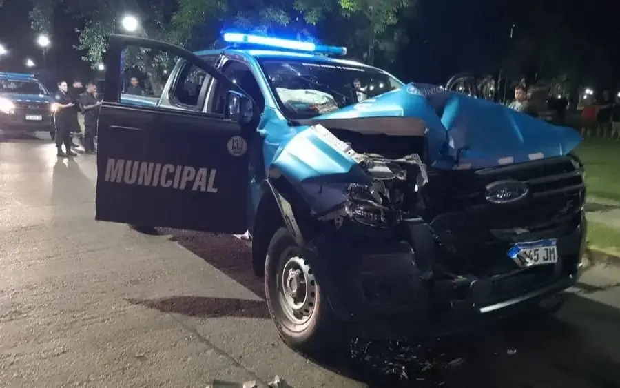 La Plata: choque entre una patrulla municipal y un camión recolector dejó varios heridos