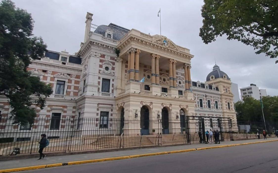  Demandas salariales, disputas internas que se acumulan y portazos en las filas libertarias