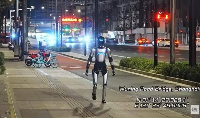 Un robot humanoide chino camina tres días seguidos y es récord