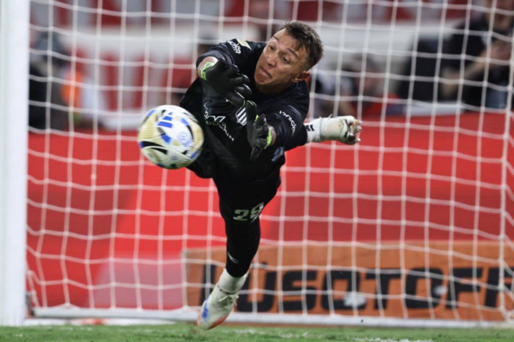 Muslera impuso su jerarquía en los penales