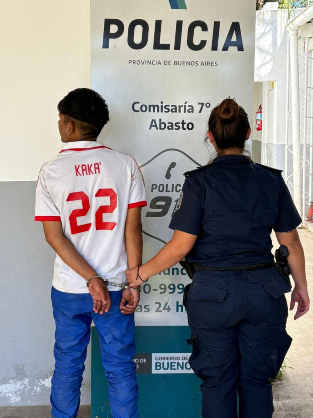 Con una escopeta, sembró pánico e intentó entrar a varias casas en Abasto
