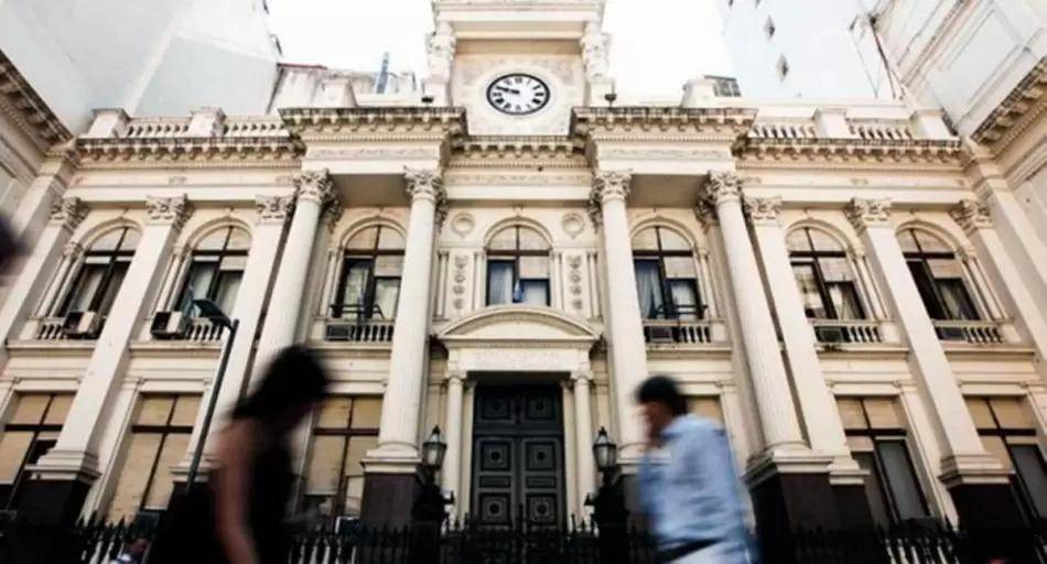 Títulos secos, con tasas negativas en los plazos fijos