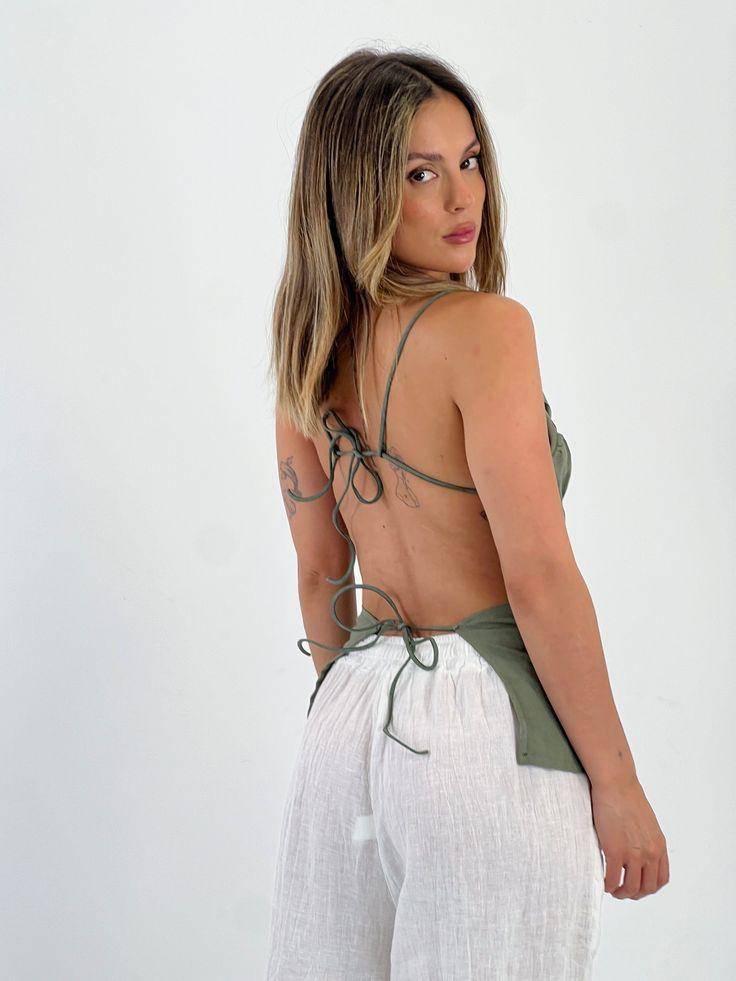 La espalda al descubierto: el nuevo símbolo de seducción en la moda