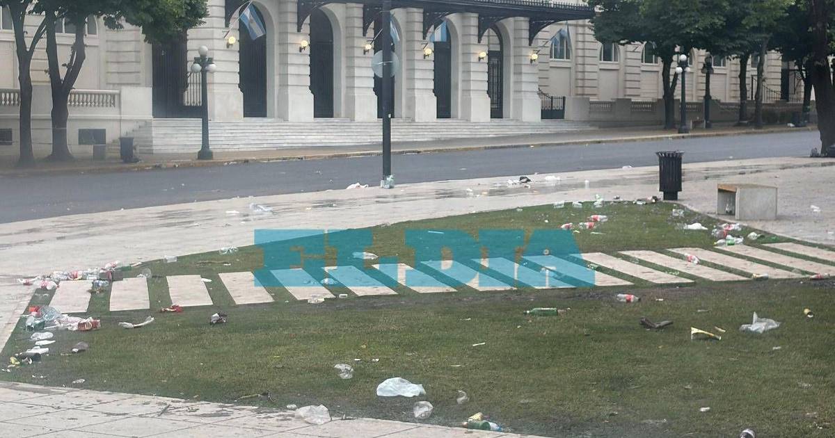Mugre y suciedad tras los festejos de Estudiantes Campeón en el centro ...