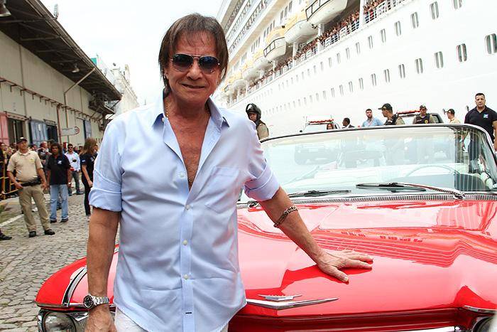 Susto en el Cadillac: a Roberto Carlos le fallaron los frenos y chocó