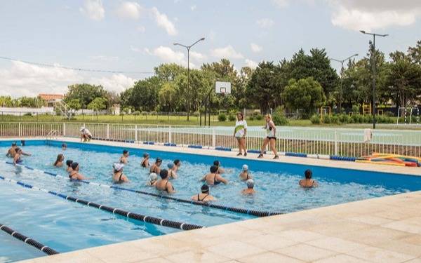 Quilmes abre las inscripciones para el Programa de Natación de Verano 2026
