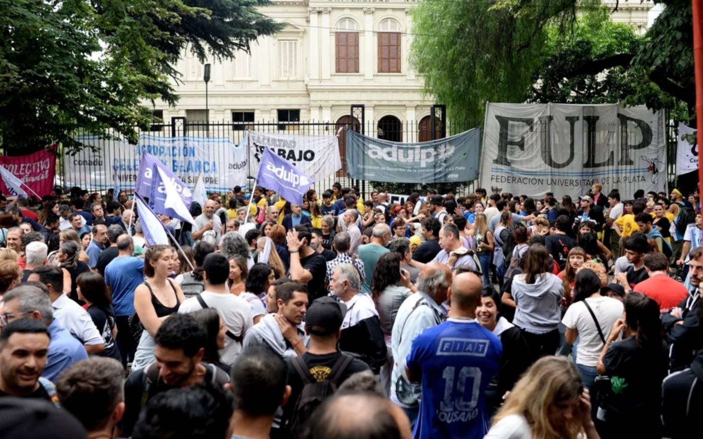 Docentes bonaerenses marcharán a Plaza de Mayo en rechazo a la reforma laboral
