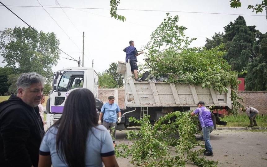 Municipio de Quilmes realizó operativo integral de limpieza en el barrio Ferronaval 