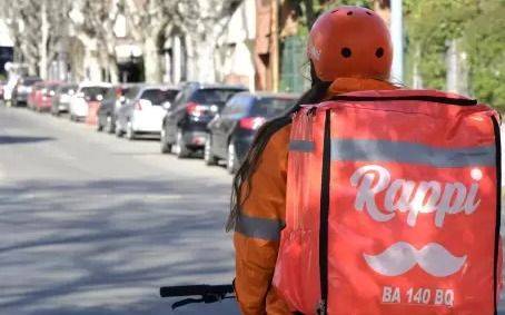 Punto por punto, la "contrarreforma" de Kicillof para contener a los "Rappi" frente al proyecto de Milei