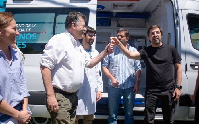 En Bragado, Kreplak entregó una ambulancia de alta complejidad al municipio