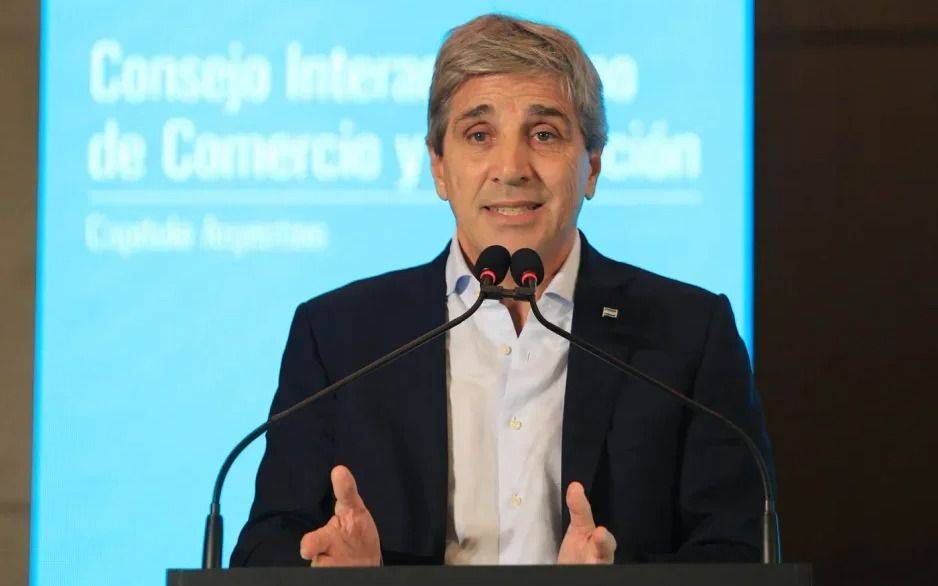 Caputo salió a escrachar a los intendentes que cobran tasas altas