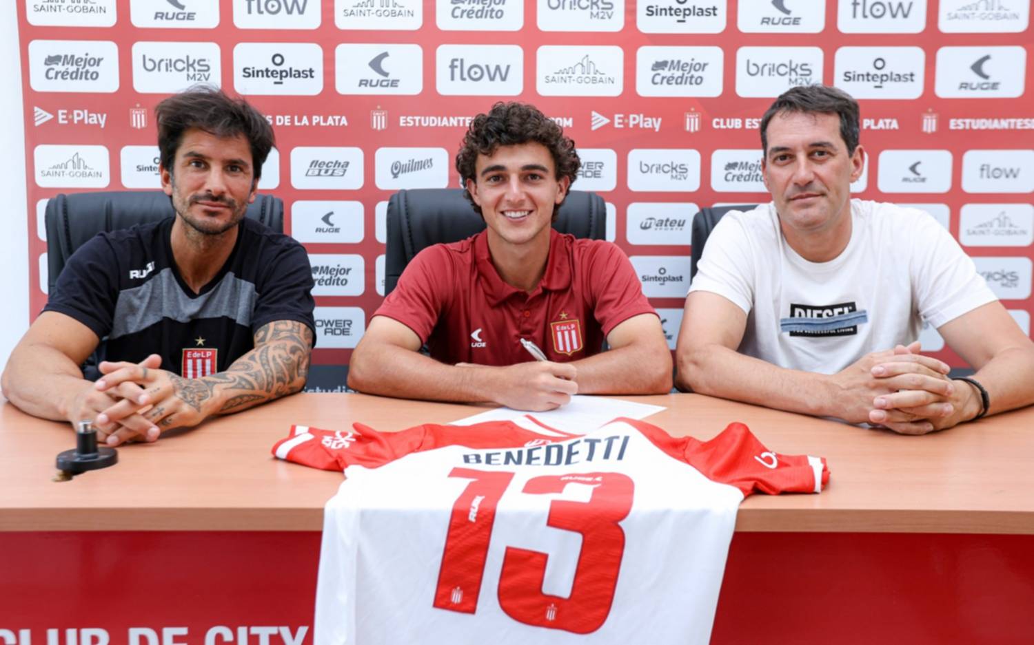 "¡Esto sigue juntos!": Gastón "Vasco" Benedetti firmó la renovación con Estudiantes