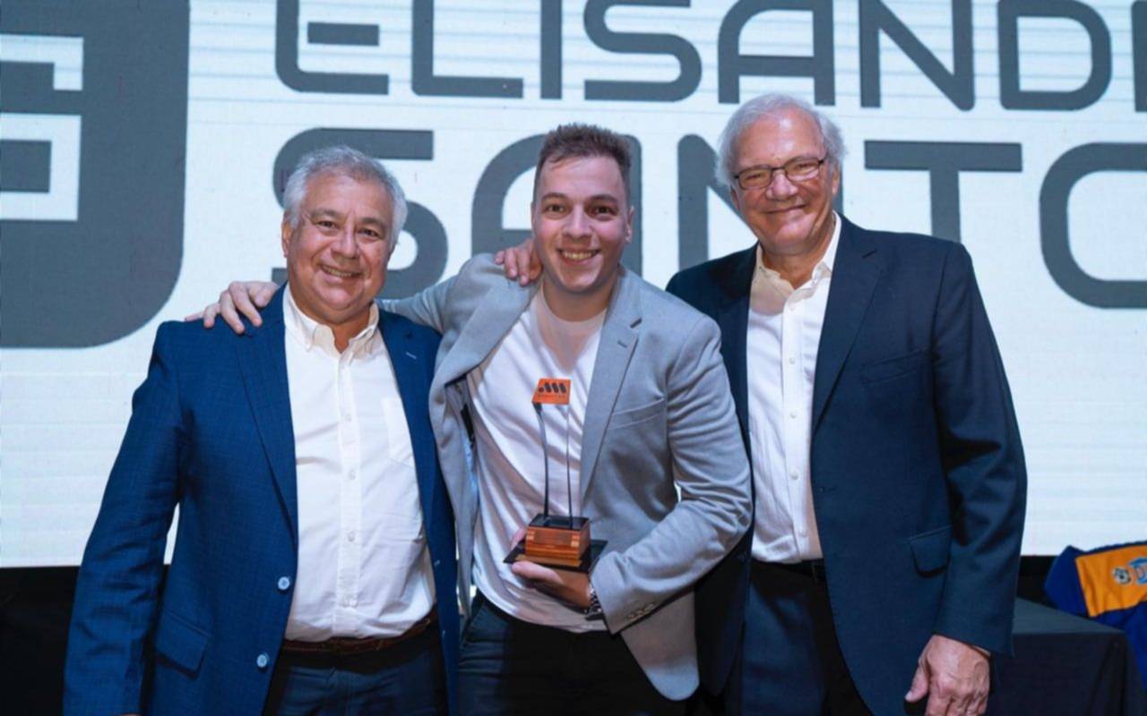 Orgullo platense: Elisandro Santos y un premio internacional por su aporte a la Inteligencia Artificial