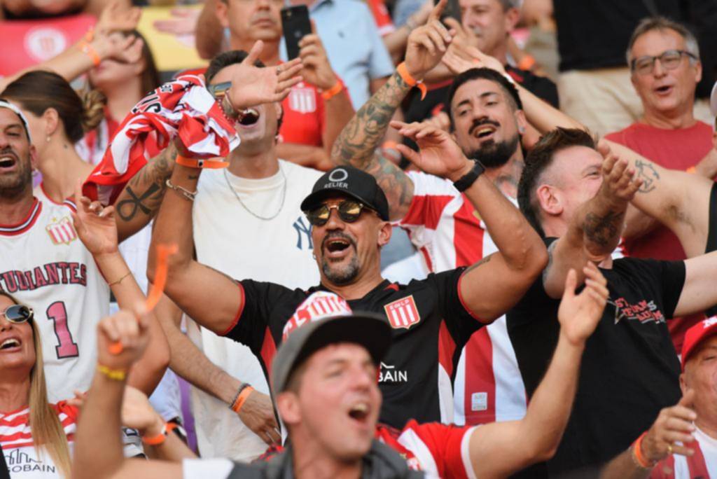 Los hinchas se movilizan hacia San Nicolás