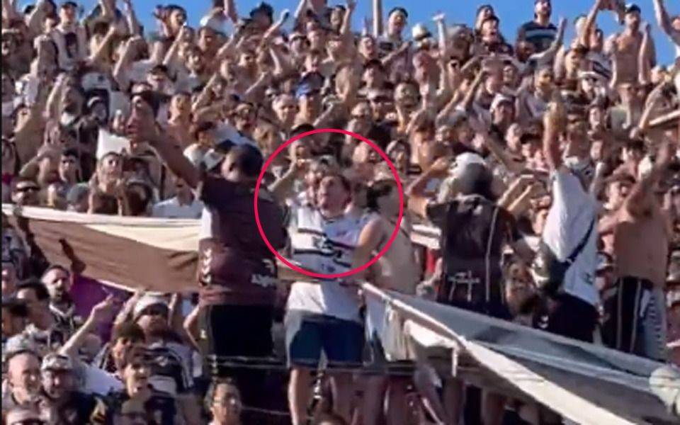 VIDEO. Momo Benavides dijo presente en la tribuna de Platense y se subió al paravalanchas