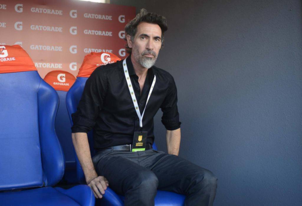 Eduardo Domínguez: define su futuro entre Copas