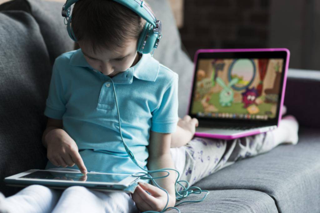 ¿Prohibir o acompañar?: decisión de Australia sobre el uso de redes reabre el debate