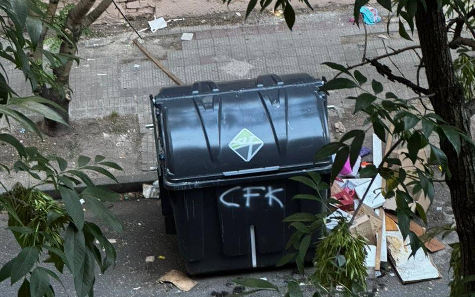 “Los contenedores no alcanzan”: el centro de La Plata colmado de basura