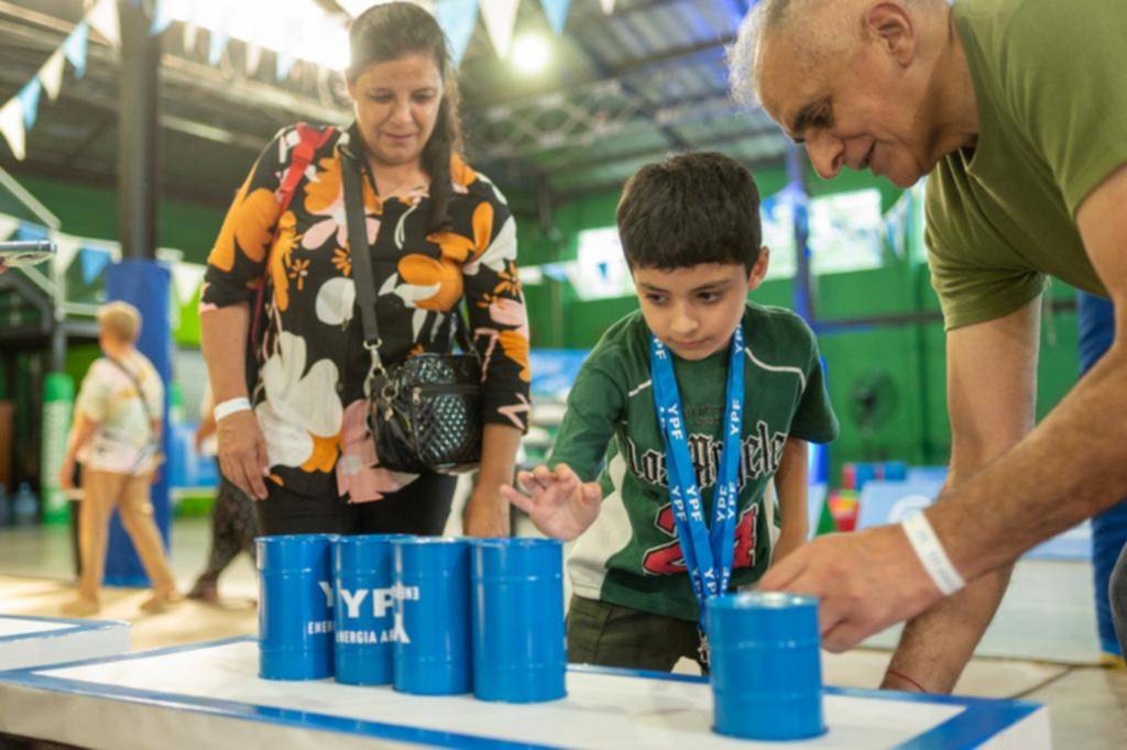 Festejo anticipado por el centenario de la Refinería local de YPF
