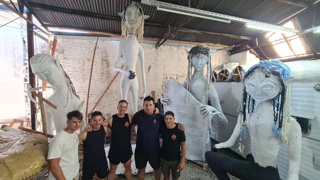 Resurgen los gigantes: los momos ya copan la Ciudad