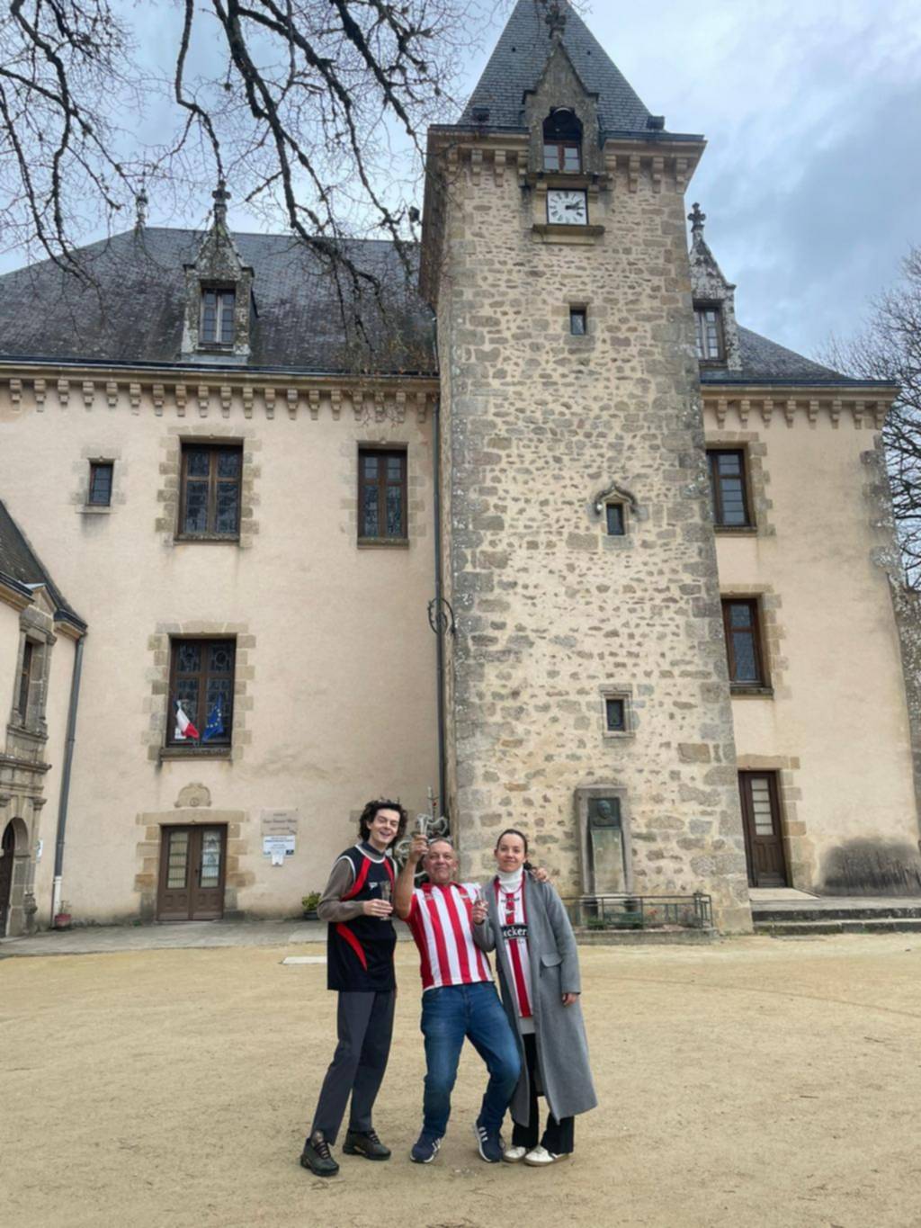 El festejo por el título Pincha también llegó hasta Francia