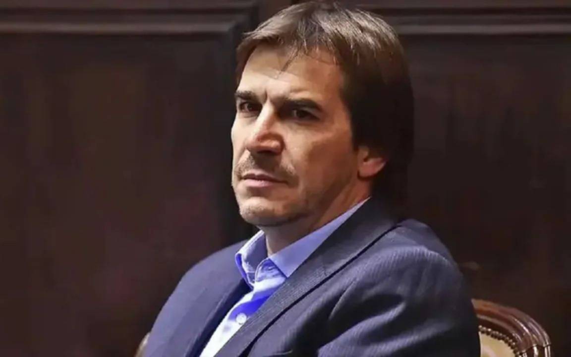 Aeroparque: control de Migraciones en un mostrador de embarque