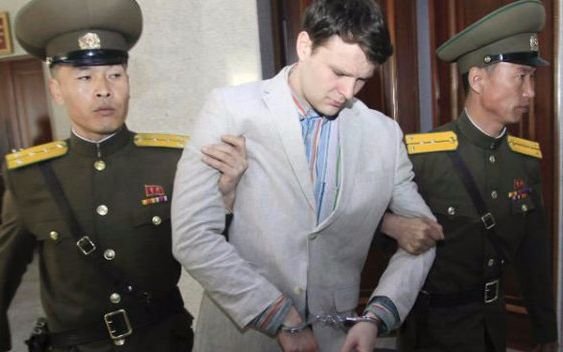 Corea del Norte libera a un joven norteamericano en estado de coma