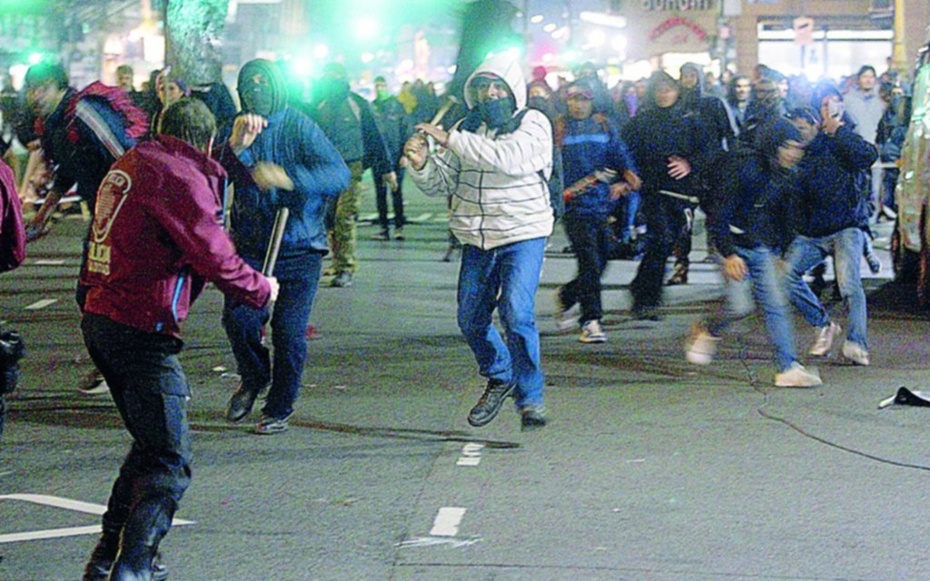 Violenta protesta por el joven desaparecido en la Patagonia
