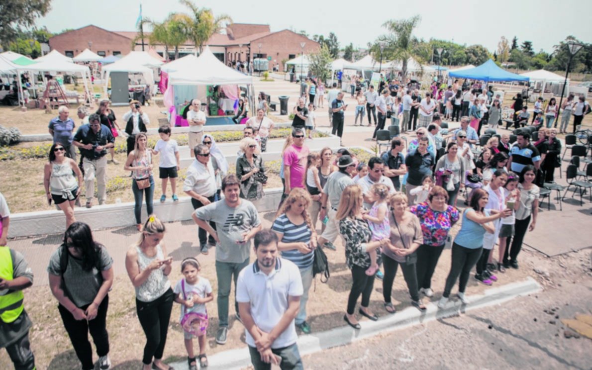 Toda la comunidad de Gonnet salió a festejar los 128 años de rica historia e impronta propia