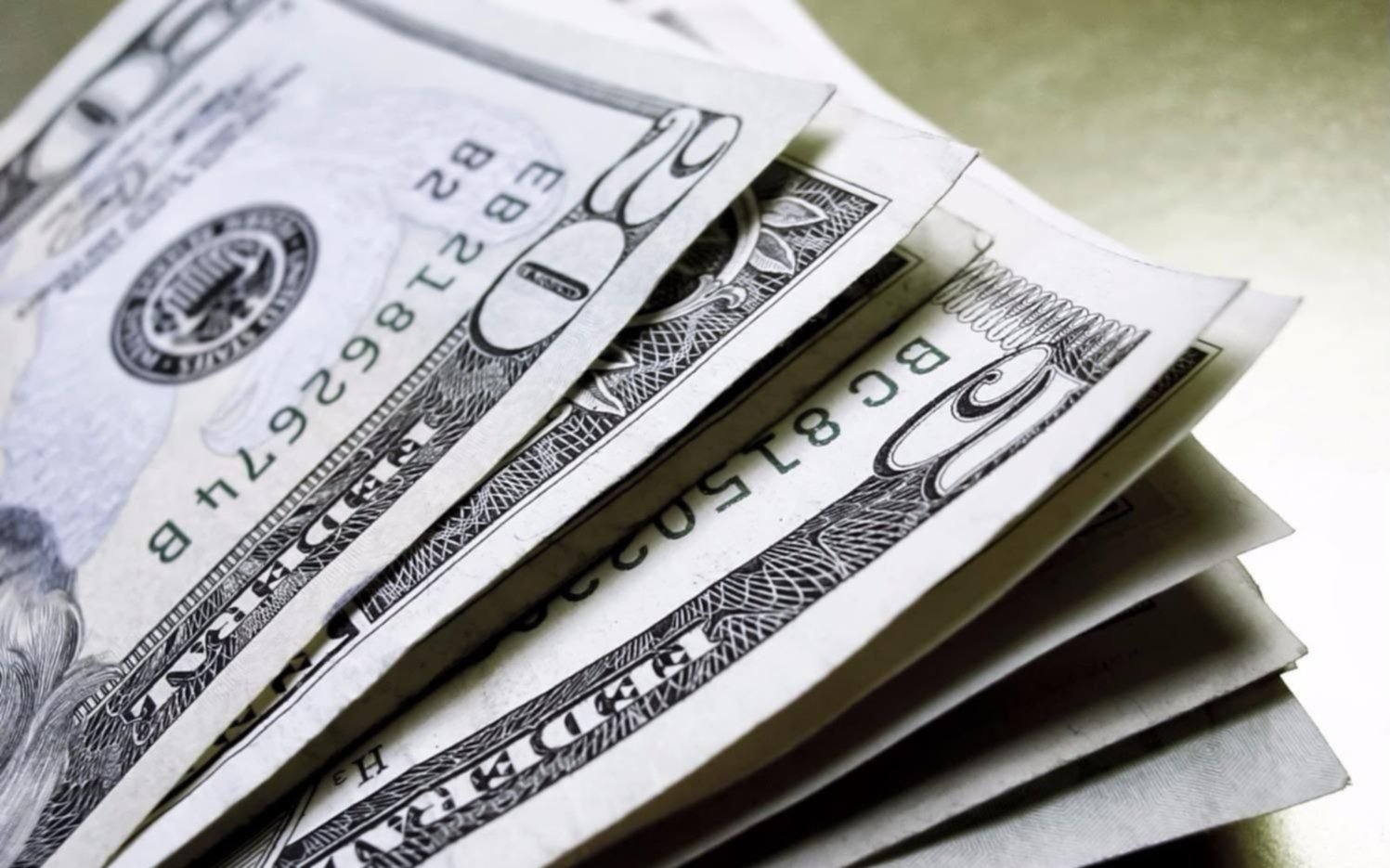 El dólar pegó otro salto y marcó un nuevo récord histórico: $18,22