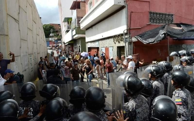 Maduro aumenta el salario mínimo un 40%, en medio de la inflación sin control