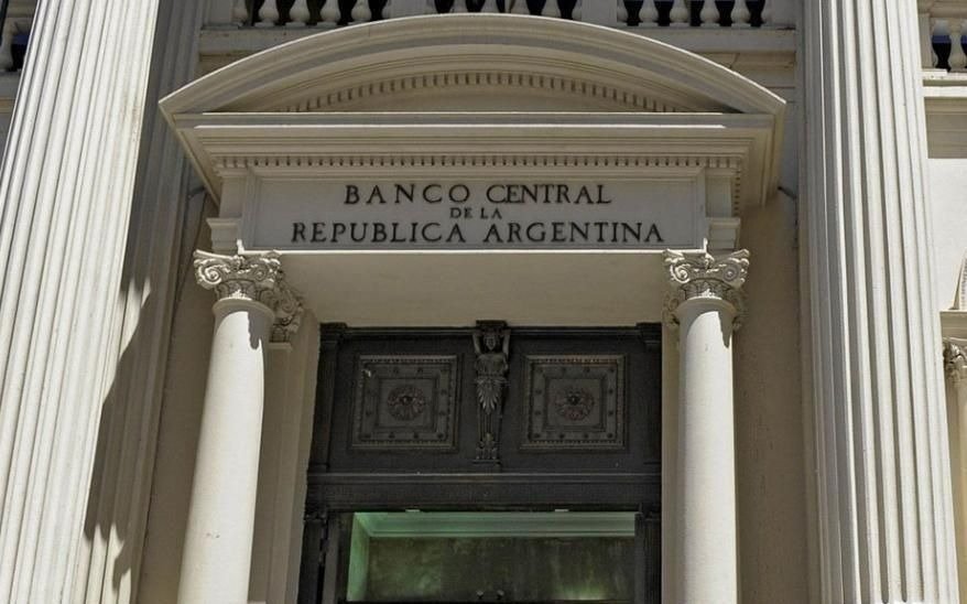 El Banco Central mantuvo las tasas de referencia y el precio del dólar bajó 12 centavos