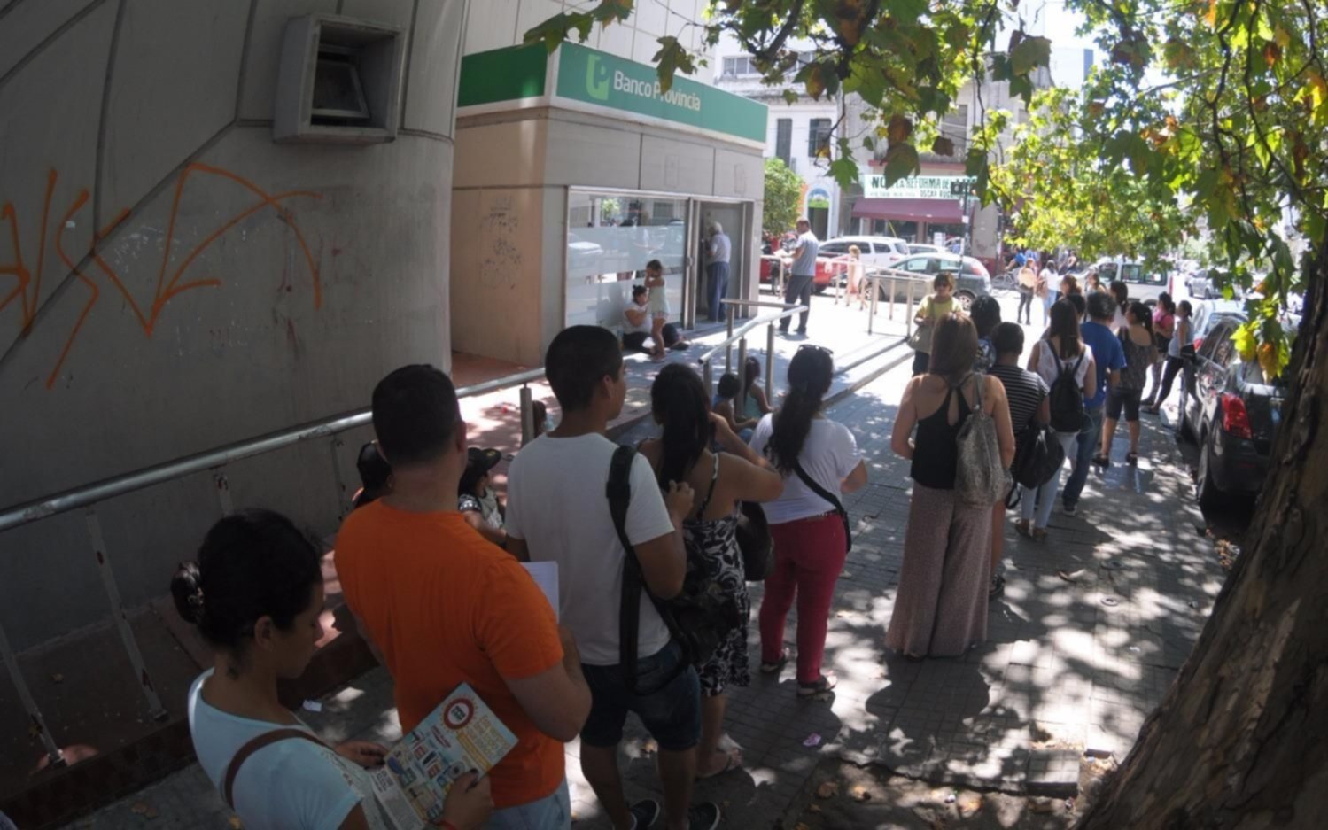 Los bancos funcionan hoy y luego no abrirán hasta el miércoles por otro paro