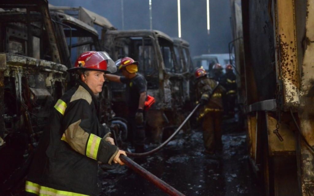 El incendio de camiones habría sido por un cortocircuito