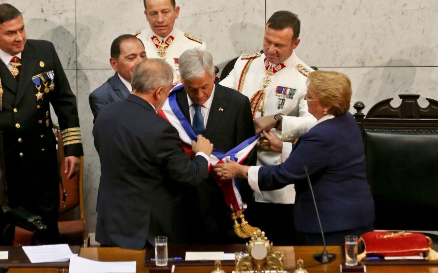 Piñera asumió por segunda vez como presidente de Chile con el reto de acelerar la economía