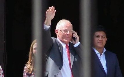 Prohiben salir de Perú al ex presidente Kuczynski