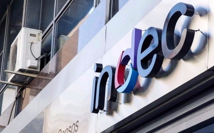 Inflación de 2,3% en marzo, impulsada por suba en colegios, ropa y alimentos